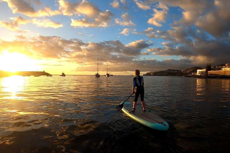 haciendo-padel-surf-al-atardecer-en-gran-canaria-2