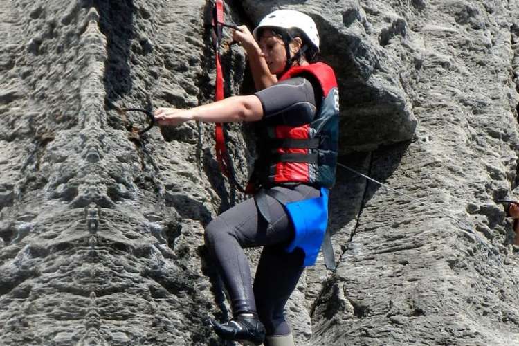 coastering-climbing